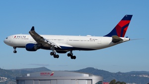 Photo of N820NW - Airbus A330-323 operated by Delta Air Lines