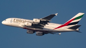Photo of A6-EDQ - Airbus A380-861 operated by Emirates