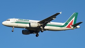 Photo of EI-EIC - Airbus A320-216 operated by Alitalia