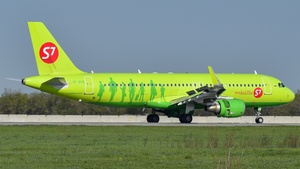 Photo of VP-BOG - Airbus A320-214 operated by S7 Airlines