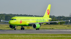 Photo of VQ-BOA - Airbus A320-214 operated by S7 Airlines