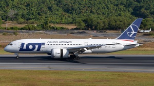 Photo of SP-LRC - Boeing 787-8 Dreamliner operated by LOT Polish Airlines