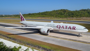 Photo of A7-BAE - Boeing 777-3DZ(ER) operated by Qatar Airways