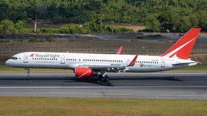 Photo of VQ-BTB - Boeing 757-28A operated by Royal Flight
