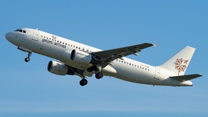 Photo of LY-FOX - Airbus A320-214 operated by GetJet Airlines