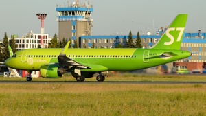 Photo of VQ-BTL - Airbus A320-271N operated by S7 Airlines