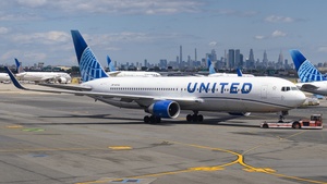 Photo of N671UA - Boeing 767-322(ER) operated by United Airlines
