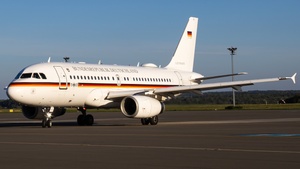 Photo of 15+01 - Airbus A319-133(CJ) operated by German Air Force