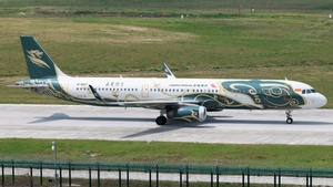 Photo of B-8107 - Airbus A321-231 operated by Capital Airlines