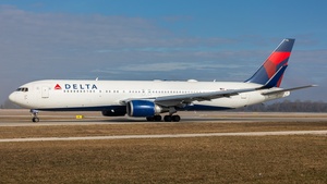 Photo of N178DZ - Boeing 767-332(ER) operated by Delta Air Lines