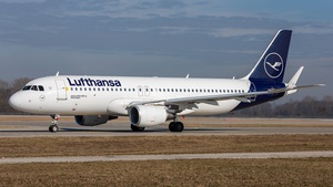 Photo of D-AIWC - Airbus A320-214 operated by Lufthansa