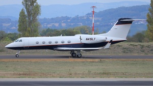 Photo of N415LT - Gulfstream GIV-SP (G300) operated by KaiserAir