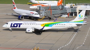 Photo of SP-LNF - Embraer ERJ-195LR operated by LOT Polish Airlines