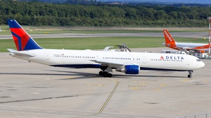 Photo of N825MH - Boeing 767-432(ER) operated by Delta Air Lines