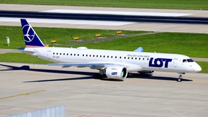 Photo of SP-LEA - Embraer ERJ-195-E2 operated by LOT Polish Airlines