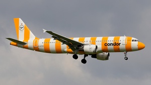 Photo of D-ATCH - Airbus A320-212 operated by Condor