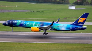 Photo of TF-FIU - Boeing 757-256 operated by Icelandair