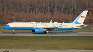 Photo of 99-0004 - Boeing C-32A operated by US Air Force