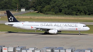 Photo of TC-JRR - Airbus A321-231 operated by Turkish Airlines