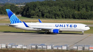 Photo of N667UA - Boeing 767-322(ER) operated by United Airlines