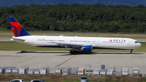 Photo of N834MH - Boeing 767-432(ER) operated by Delta Air Lines