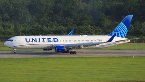 Photo of N652UA - Boeing 767-322(ER) operated by United Airlines