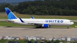 Photo of N660UA - Boeing 767-322(ER) operated by United Airlines