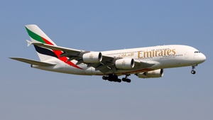 Photo of A6-EDQ - Airbus A380-861 operated by Emirates