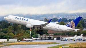 Photo of N686UA - Boeing 767-3CB(ER) operated by United Airlines