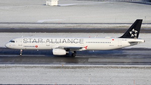 Photo of TC-JRY - Airbus A321-231 operated by Turkish Airlines
