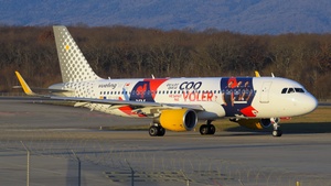 Photo of EC-LVU - Airbus A320-214 operated by Vueling