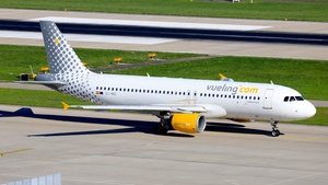 Photo of EC-MBE - Airbus A320-214 operated by Vueling