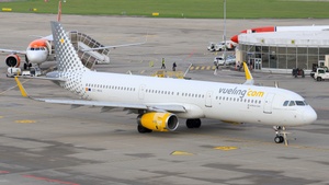 Photo of EC-MHA - Airbus A321-231 operated by Vueling