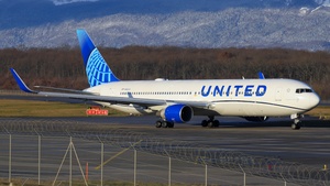 Photo of N661UA - Boeing 767-322(ER) operated by United Airlines