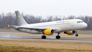 Photo of EC-KHN - Airbus A320-216 operated by Vueling