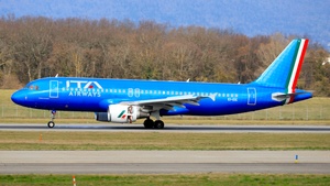 Photo with serial 4520 - Airbus A320-216