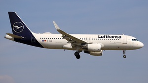 Photo of D-AIUG - Airbus A320-214 operated by Lufthansa
