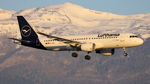 Photo of D-AIUH - Airbus A320-214 operated by Lufthansa