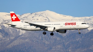 Photo of HB-IOM - Airbus A321-212 operated by Swiss International Air Lines