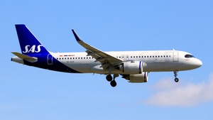 Photo with serial 12166 - Airbus A320-251N