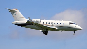 Photo of OE-LUA - Bombardier Challenger 650 operated by Premium Jet