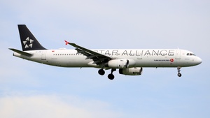 Photo of TC-JRR - Airbus A321-231 operated by Turkish Airlines