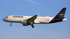 Photo of D-AIQT - Airbus A320-211 operated by Lufthansa