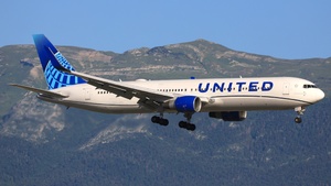 Photo of N665UA - Boeing 767-322(ER) operated by United Airlines