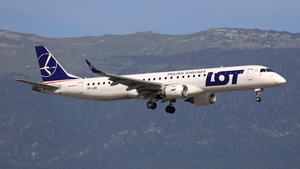 Photo of SP-LNK - Embraer ERJ-195AR operated by LOT Polish Airlines
