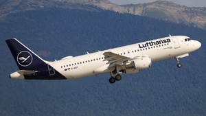 Photo of D-AIQT - Airbus A320-211 operated by Lufthansa