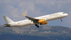 Photo of EC-MRF - Airbus A321-231 operated by Vueling