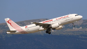 Photo of TS-ITC - Airbus A320-214 operated by Tunisair