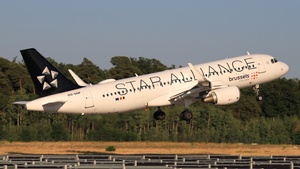 Photo with serial 5635 - Airbus A320-214