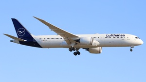 Photo of D-ABPL - Boeing 787-9 Dreamliner operated by Lufthansa